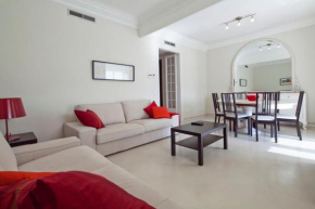  Friendly Rentals Gran Via Style  Барселона